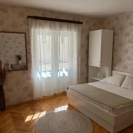 Olga 1 Apartment *